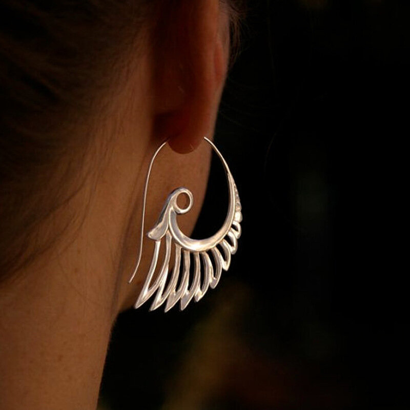 Retro Stereo Peacock Tail Earrings Ethnic Metal Hollow Peacock Earrings